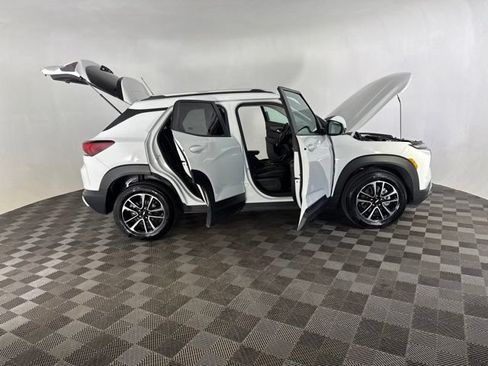 Used 2025 Chevrolet TrailBlazer LT AWD/4WD image 14