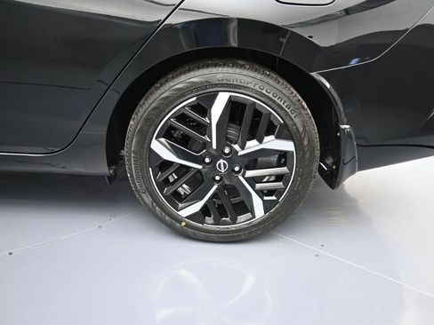 New 2025 Nissan Versa SR w/ Trunk Package image 10