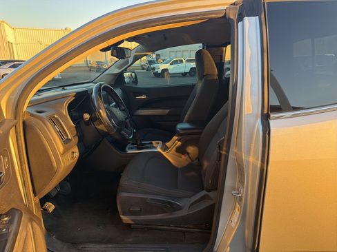 Used 2018 Chevrolet Colorado LT w/ LT Convenience Package image 10