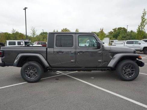 New 2025 Jeep Gladiator Sport image 9