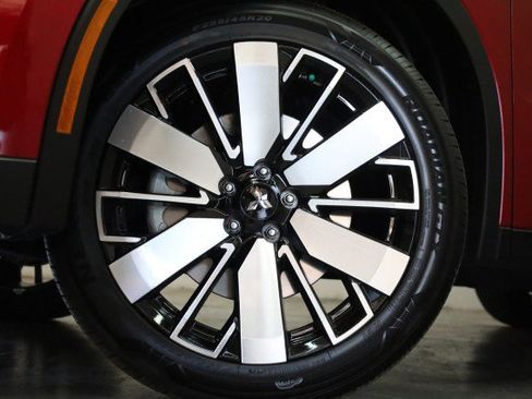 New 2025 Mitsubishi Outlander SE image 3