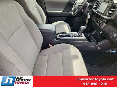 Used 2017 Toyota Tacoma SR RWD image 15