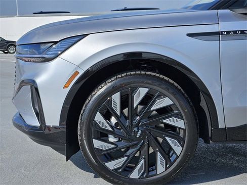 New 2026 Lincoln Nautilus Reserve image 9