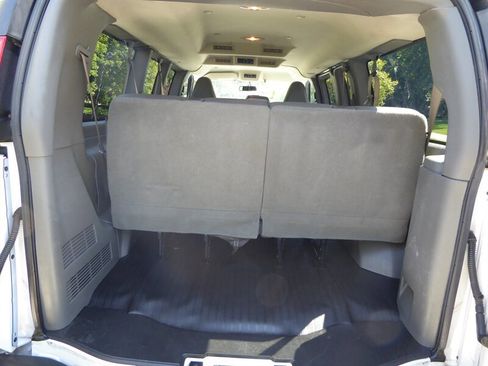 Used 2018 Chevrolet Express 3500 LS image 31