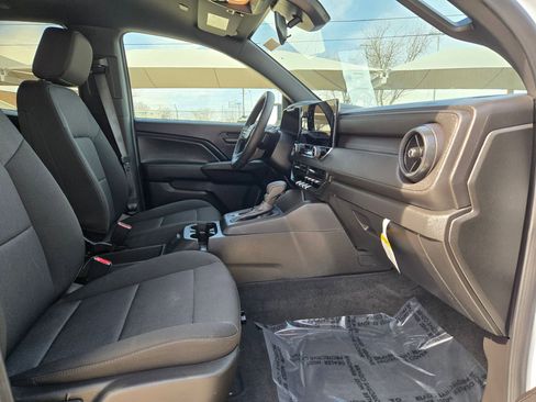 Certified 2024 Chevrolet Colorado W/T image 27