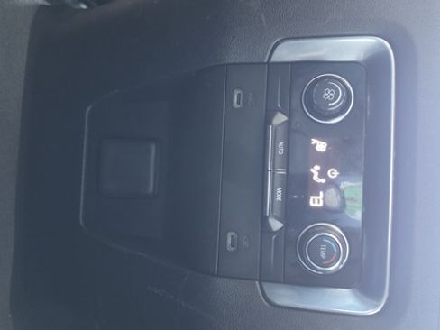 Used 2021 Chevrolet Suburban RST AWD/4WD image 18