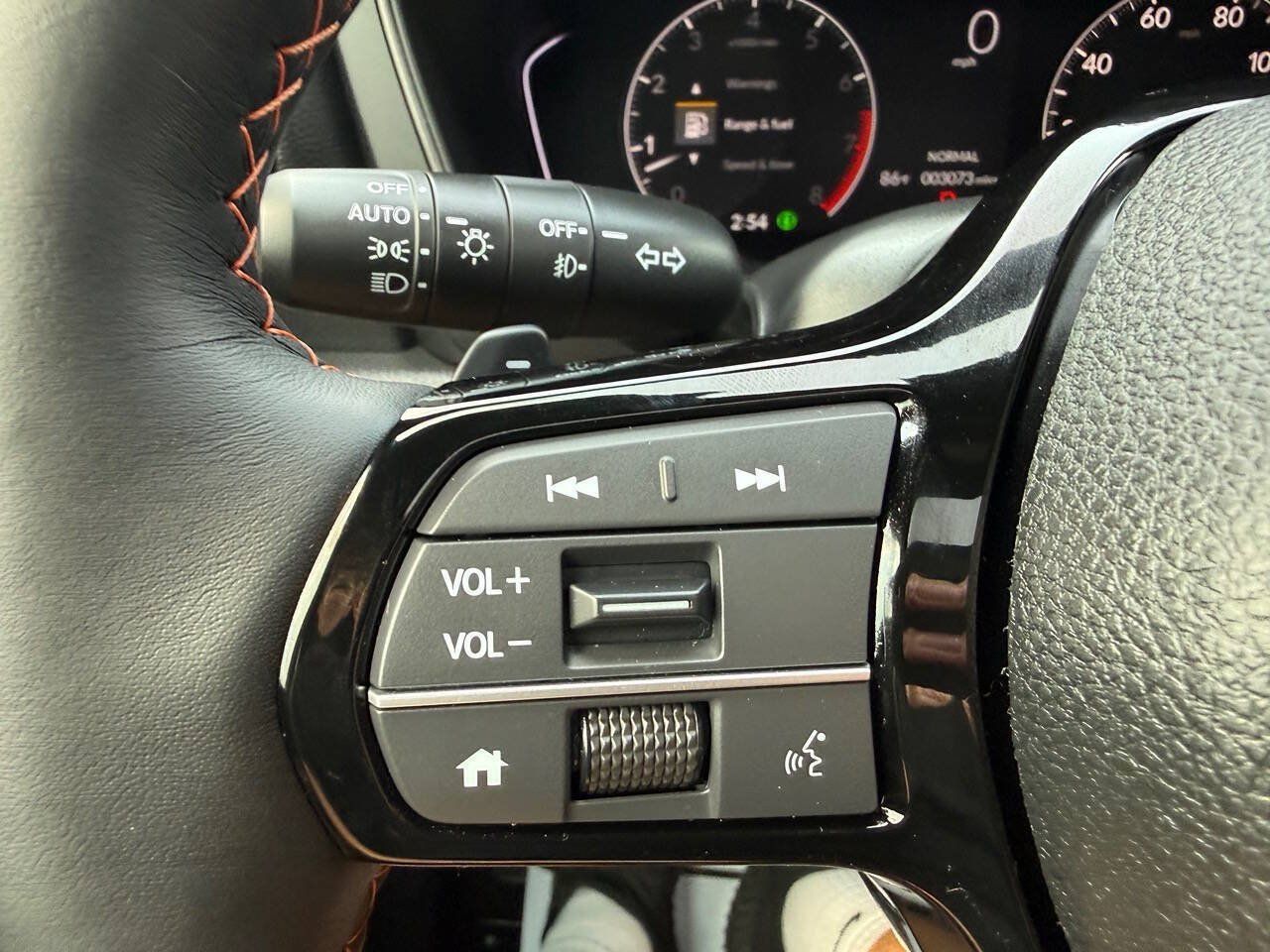 Used 2025 Honda Pilot TrailSport image 36