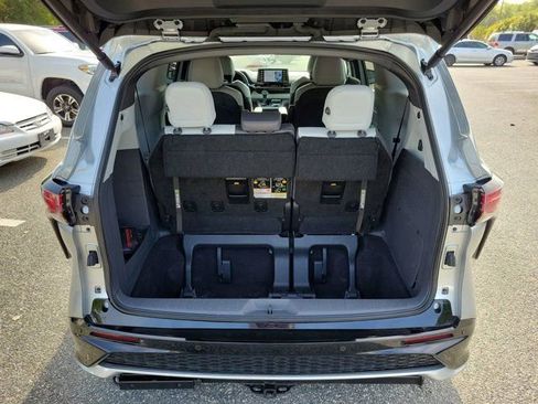 Used 2024 Toyota Sienna XSE w/ XSE Plus Package AWD/4WD image 19