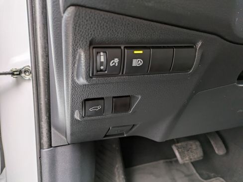 Certified 2023 Toyota Corolla Cross XLE image 16