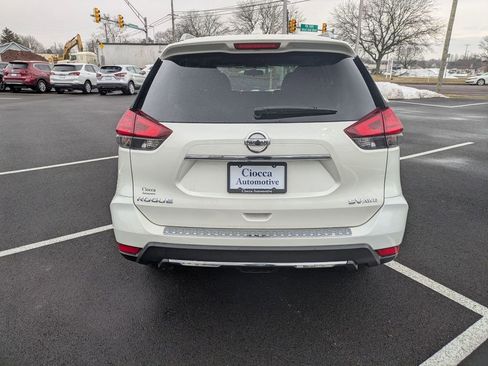 Used 2017 Nissan Rogue SV w/ Sun & Sound Touring Package image 6