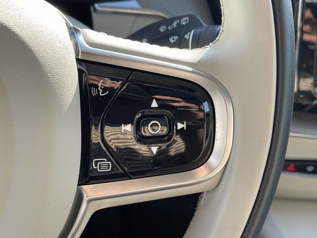Used 2025 Volvo XC60 T8 Plus w/ Protection Package Premier AWD/4WD image 11