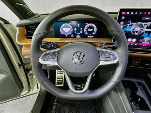 New 2026 Volkswagen Tiguan SEL R-Line AWD/4WD image 6