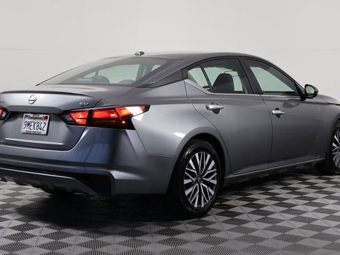 Used 2023 Nissan Altima 2.5 SV image 4