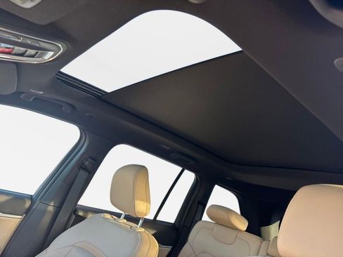 Used 2025 Jeep Grand Cherokee Limited w/ Black Appearance Package image 23