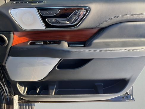 Used 2024 Lincoln Navigator Reserve w/ Equipment Group 201A image 8