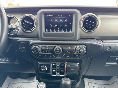 Used 2022 Jeep Gladiator Sport AWD/4WD image 15