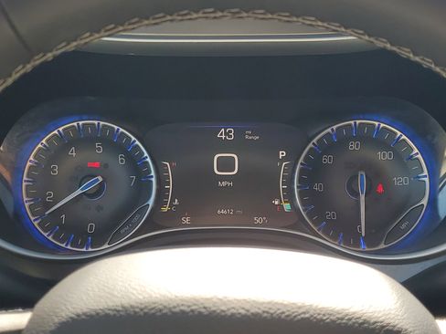 Used 2024 Chrysler Pacifica Touring-L image 23