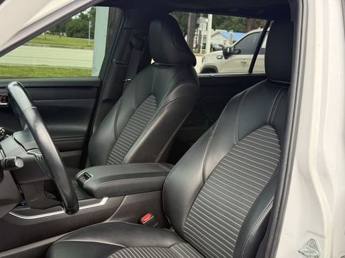 Used 2022 Toyota Highlander XSE FWD image 15