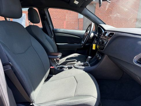 Used 2011 Chrysler 200 Touring image 10