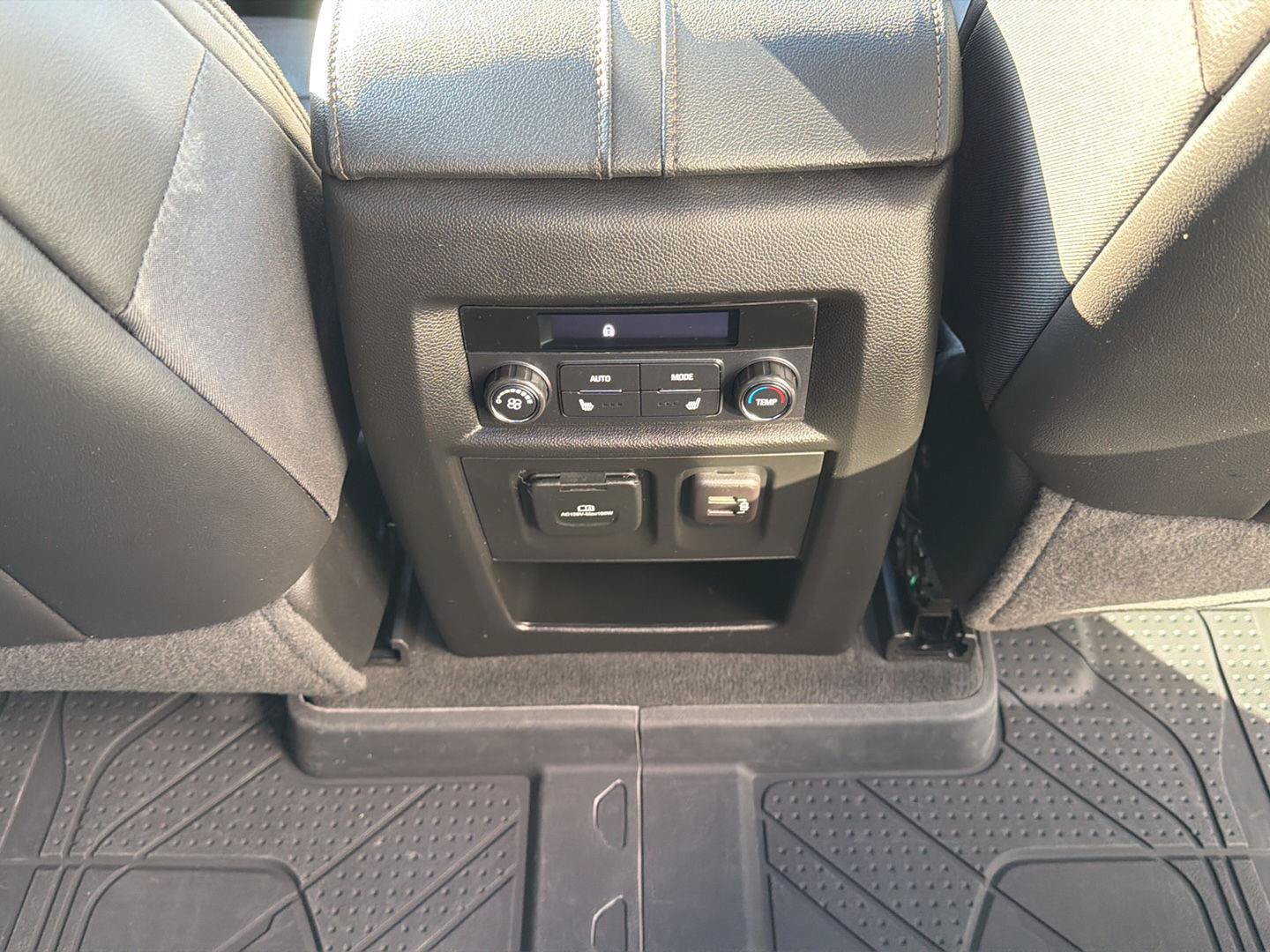 Used 2023 Chevrolet Traverse High Country AWD/4WD image 45