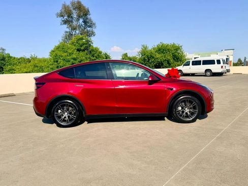 Used 2024 Tesla Model Y Long Range RWD image 6