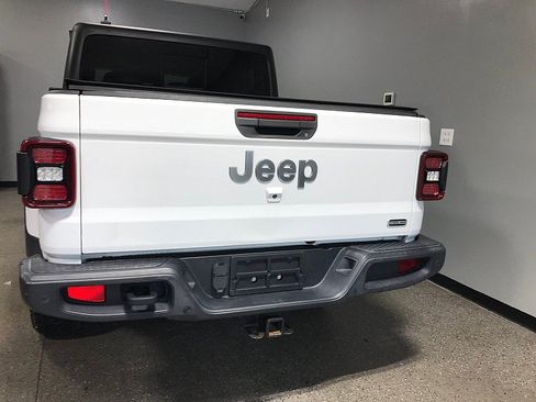 Used 2020 Jeep Gladiator Overland AWD/4WD image 4