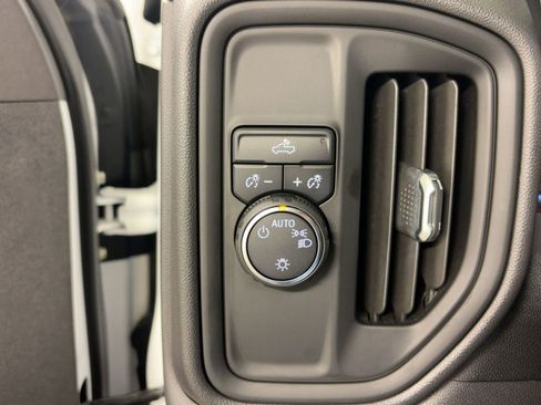 Used 2021 Chevrolet Silverado 1500 Custom image 27