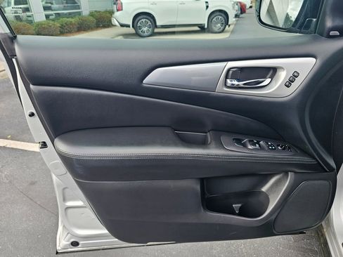 Used 2017 Nissan Pathfinder SL w/ Trailer Tow Package image 15