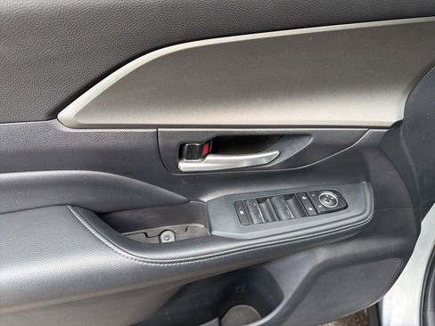 Used 2025 Toyota Grand Highlander XLE image 10