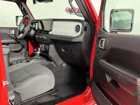 Used 2024 Jeep Wrangler Unlimited Sahara image 28