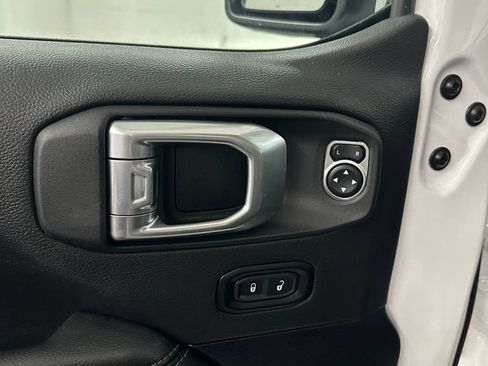 Used 2023 Jeep Wrangler Unlimited Sahara AWD/4WD image 9