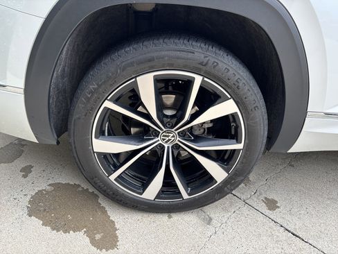 Used 2025 Volkswagen Atlas SEL Premium R-Line AWD/4WD image 31