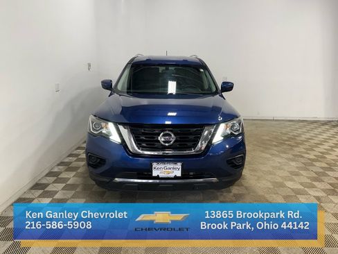 Used 2017 Nissan Pathfinder S image 1