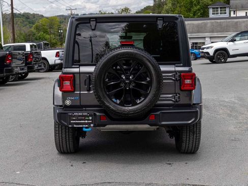 Used 2023 Jeep Wrangler Unlimited Sahara w/ Cold Weather Group AWD/4WD image 5