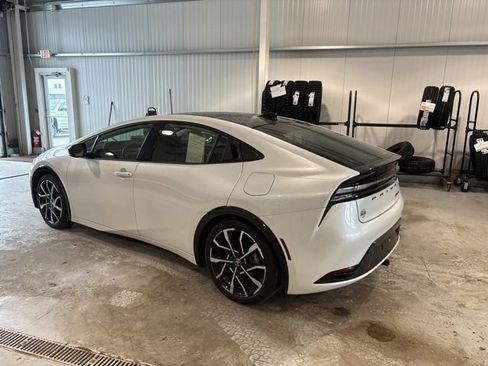 Used 2024 Toyota Prius Prime SE image 3