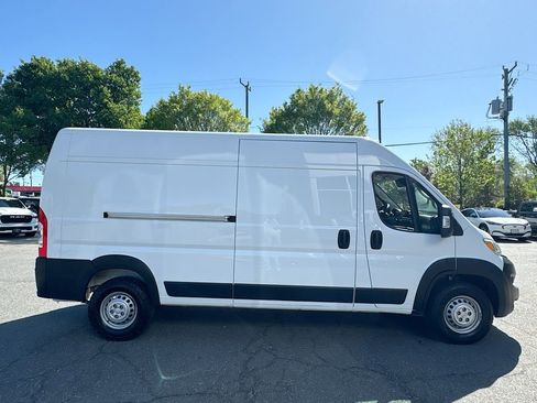 Used 2024 RAM ProMaster 2500 w/ Convenience Group FWD image 8