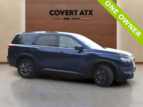 Used 2025 Nissan Pathfinder SV image 6