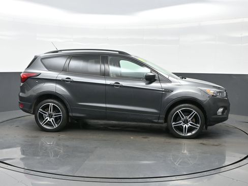 Used 2019 Ford Escape SEL image 7