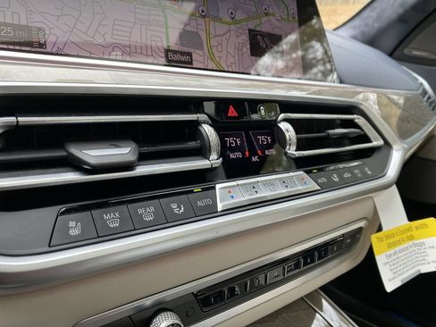 Used 2020 BMW X7 xDrive40i w/ M Sport Package AWD/4WD image 45