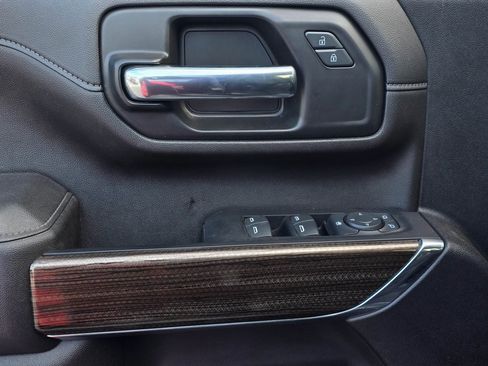 Used 2023 Chevrolet Silverado 2500 LT w/ Midnight Edition image 9