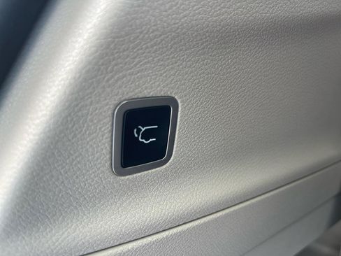 Used 2019 Chrysler Pacifica Touring Plus w/ Cold Weather Group FWD image 29
