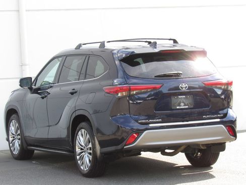 Used 2023 Toyota Highlander Platinum AWD/4WD image 5