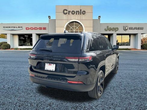 New 2025 Jeep Grand Cherokee Altitude image 3