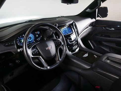 Used 2019 Cadillac Escalade ESV Platinum AWD/4WD image 16