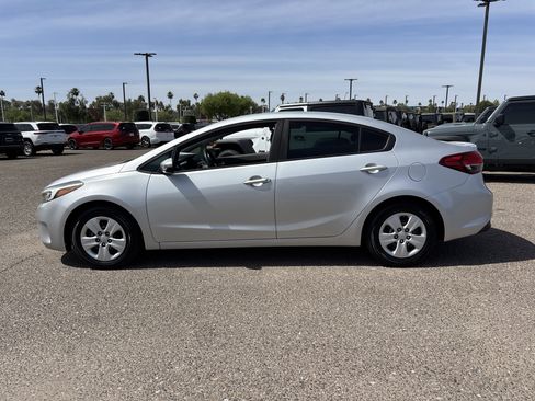 Used 2017 Kia Forte LX w/ LX Popular Package FWD image 3