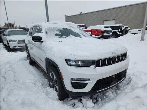 Used 2022 Jeep Grand Cherokee Limited 4xe w/ Luxury Tech Group II image 2