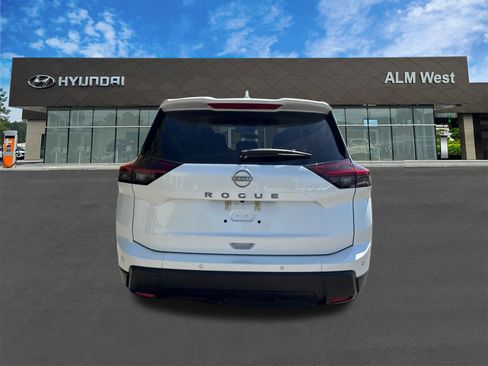 Used 2025 Nissan Rogue SV image 6