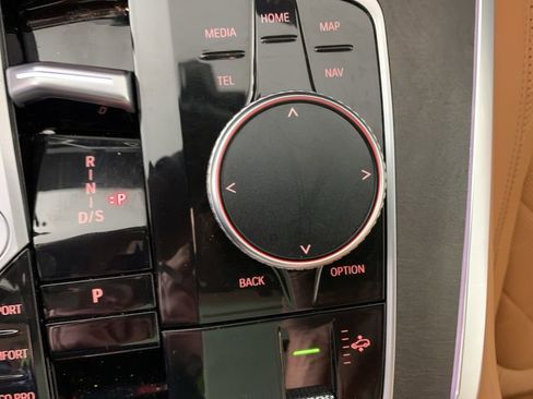 Used 2024 BMW X7 xDrive40i w/ Premium Package image 32