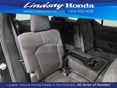Used 2025 Honda Pilot Sport image 9