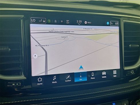 Used 2025 Chrysler Pacifica Limited image 19